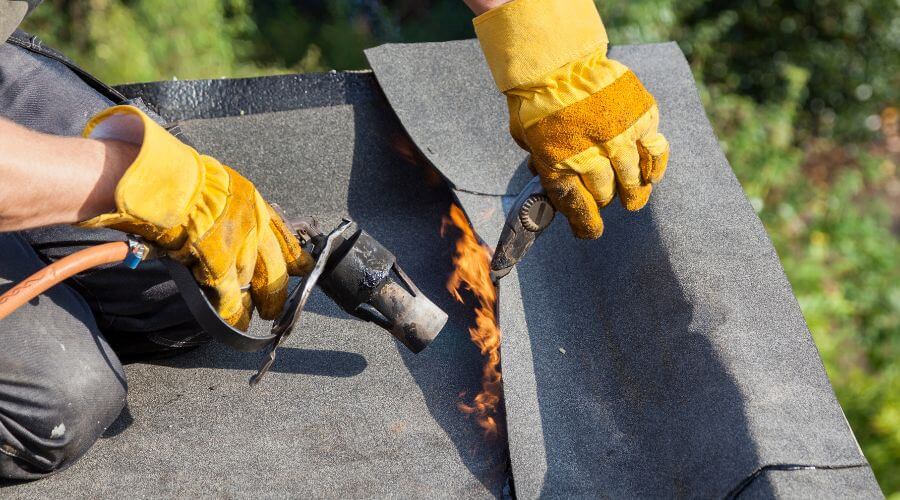 Expert Emergency Roof Repairs services in Keenes, IL